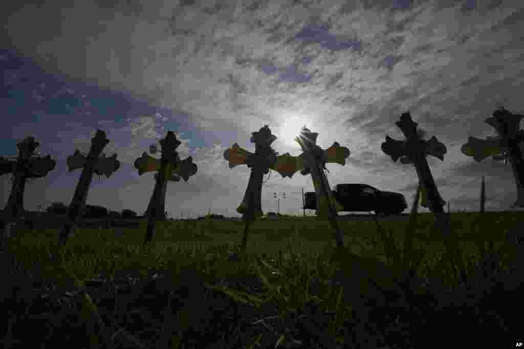 Hace un año, el 24 de mayo de 2022, 19 estudiantes y dos maestros fueron asesinados en un tiroteo masivo en la escuela de Uvalde, Texas. Hoy, familiares de las víctimas siguen esperando respuestas.