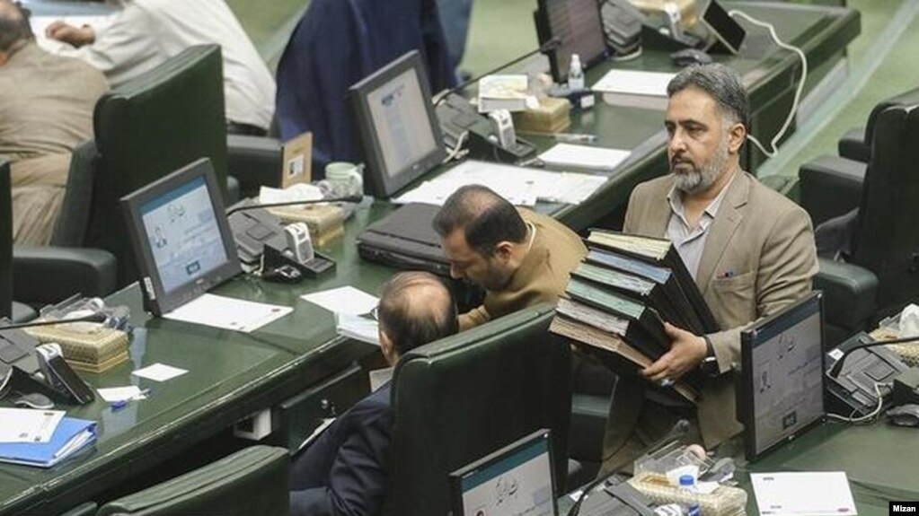 مجلس شورای اسلامی دایره شمول «مالیات» برای شهروندان را افزایش داد.