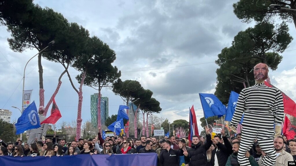Protesta e opozitës në Tiranë