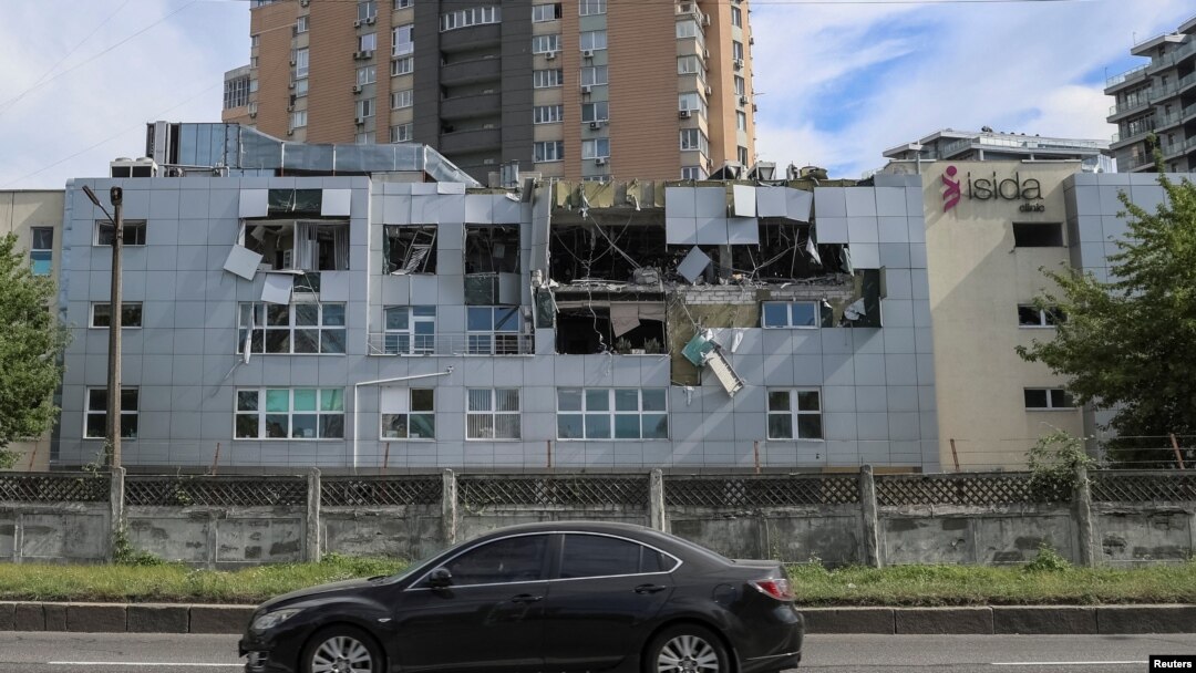 Российская ракета попала в здание частной поликлиники в Киеве, 8 июля 2024 года