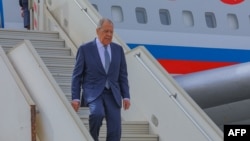 Le ministre russe des Affaires étrangères, Sergueï Lavrov, arrivant à N'Djamena le 5 juin 2024. AFP / Denis Sassou Gueipeur