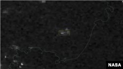 지난 10일 북러 접경지역의 북한 쪽 지역을 촬영한 야간 위성사진. 열차가 정차하는 지점이 밝게 표시된다. 사진=NASA