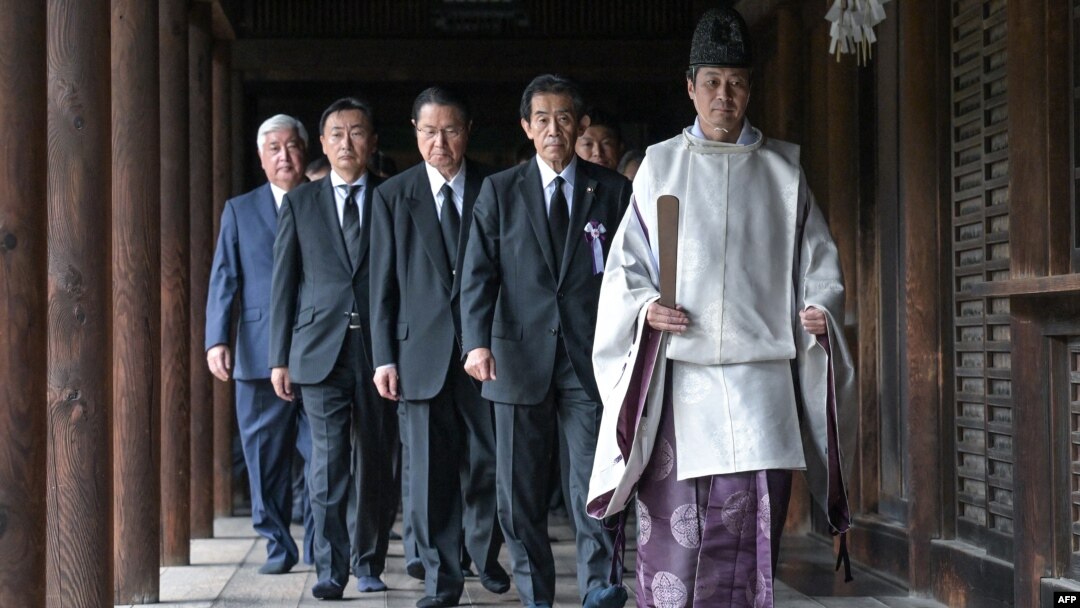 Các quan chức chính phủ Nhật đã đến viếng đền Yasukuni với tư cách cá nhân