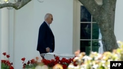 Američki predsjednik Joe Biden stiže u Bijelu kuću u Washingtonu, 13. aprila 2024.