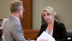 Defense attorney Robert Draskovich, left, cross-examines Las Vegas police Detective Justine Gatus during the murder trial of Robert Telles, who is charged in the murder of Las Vegas Review-Journal journalist Jeff German, in Las Vegas, Aug. 19, 2024.