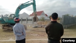 Chính quyền huyện Thuận Nam tỉnh Ninh Thuận thực hiện lệnh cưỡng chế đất ngày 28/2/2023. Photo provided by Thanh Thanh Dai.