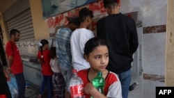 ’’خوراک اور پانی کی شدید قلت ہے جب کہ غزہ میں مارکیٹ میں بھی خوراک نہیں مل رہی‘‘۔