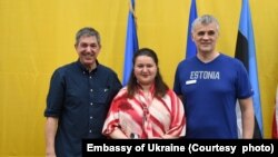 У святкуванні Дня Європи взяли участь посолка України Оксана Маркарова, посол Естонії Крістіян Прікк та посол Європейського Союзу у США Ставрос Ламбрінідіс.