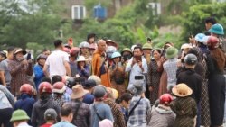 Ban Tôn giáo Chính phủ: Ông Thích Minh Tuệ ‘tự nguyện dừng việc đi bộ khất thực’ | VOA 