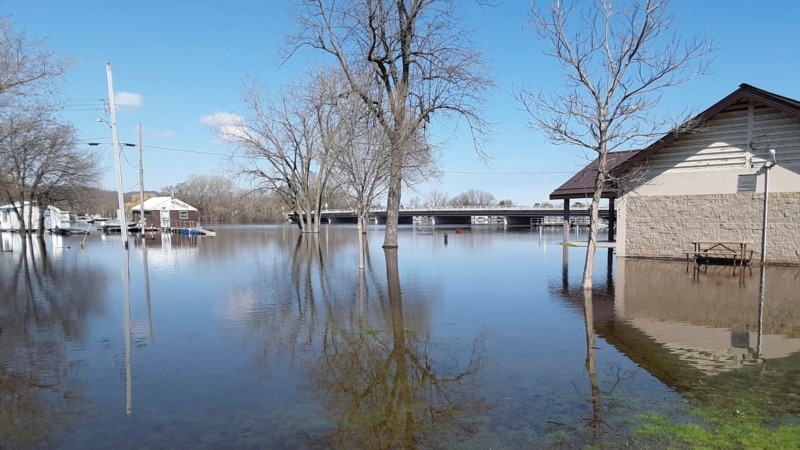 Mississippi River Waters Keep Rising in Iowa, Illinois