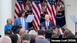 El presidente de EEUU, Joe Biden ofrece palabras de elogio para la comunidad mexicana y por el aporte en general de los inmigrantes al país, a propósito de la celebración del Cinco de Mayo en 2024, en la Casa Blanca en Washington. [Foto: Iacopo Luzi, VOA]