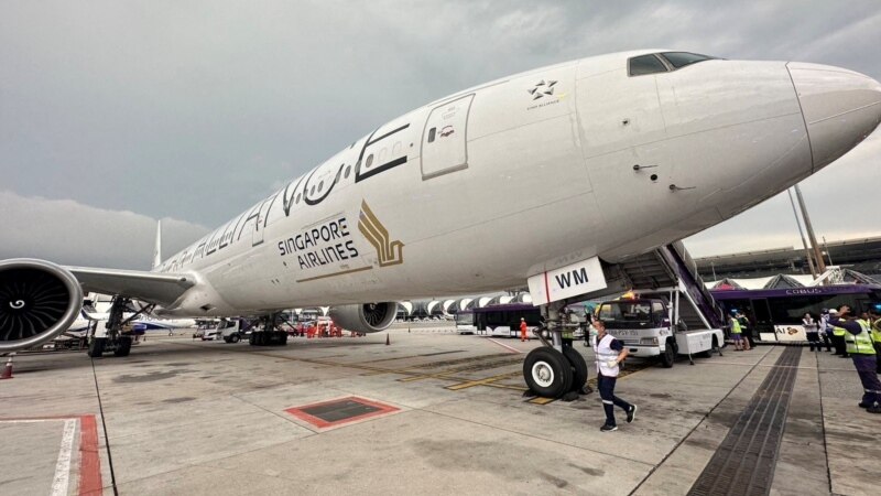 One Singapore Airlines passenger dead following severe turbulence