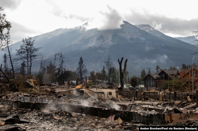 2024年7月26日加拿大阿尔伯塔省贾斯珀被烧毁的住宅区。