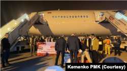 Bantuan kemanusiaan Indonesia untuk korban gempa Turki tiba di Bandar Udara Adana Şakirpaşa, Turki pada Rabu (22/2) waktu setempat. (Foto: Courtesy/Kemenko PMK)