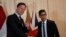 နယ်သာလန်ဝန်ကြီးချုပ် Mark Rutte (ဝဲ) ဗြိတိန်ဝန်ကြီးချုပ် Rishi Sunak တို့ အိုက်စ်လန်မှကျင်းပတဲ့ ဥရောပကောင်စီ ထိပ်သီးစည်းဝေးပွဲမှာတွေ့ရစဥ်။ 