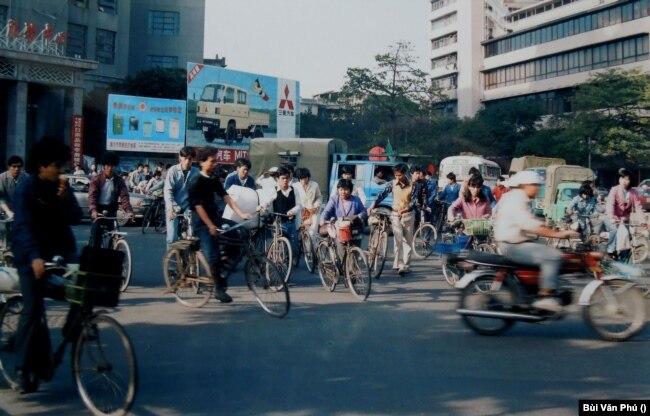 Đường phố Quảng Châu, thủ phủ của tỉnh Quảng Đông năm 1985 (Ảnh: Bùi Văn Phú)