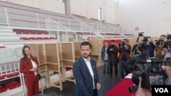 Lider pokreta Evropa sad Jakov Milatović glasa na izborima (Foto: VOA, Sanja Novaković)