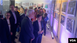 Otvaranju izložbe o ratu u Ukrajini "Godina nesalomivosti" prisustvovala je i premijerka Srbije Ana Brnabić