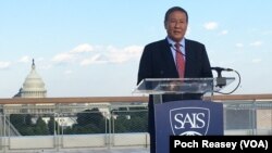 ឯកអគ្គរាជទូត​កម្ពុជា​ប្រចាំ​សហរដ្ឋ​អាមេរិក លោក កែវ ឈា ថ្លែង​ទៅកាន់​អ្នកចូលរួម​កម្មវិធី US-ASEAN Institutes for Rising Leaders នៅសាលាសិក្សាជាន់ខ្ពស់អំពី​អន្តរជាតិ SAIS នៃសាកលវិទ្យាល័យ John Hopkins ក្នុងរដ្ឋធានីវ៉ាស៊ីនតោន នៅថ្ងៃទី៨ ខែសីហា ឆ្នាំ២០២៣។ (ប៉ូច រាសី/វីអូអេ)