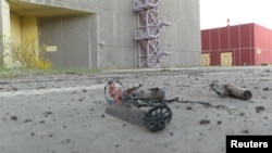 乌克兰扎波罗热核电站一架被击落的无人机残骸。（2024年4月7日）