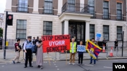 FILE - Demonstrators protest human rights violations of various groups by China at the Chinese Embassy in London, Oct. 1, 2024. Groups gathered Dec. 10, 2024, to demand that the British government confront China's ongoing abuses. (Kris Cheng/VOA Cantonese Service)