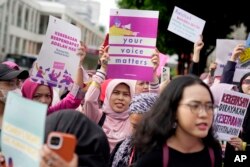 Aksi unjuk rasa di Hari Perempuan Internasional di Jakarta, Jumat, 8 Maret 2024. (AP/Dita Alangkara)