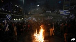 Demonstrators set up bonfires during a protest against plans by Prime Minister Benjamin Netanyahu's government to overhaul the judicial system in Tel Aviv, Israel, March 25, 2023.
