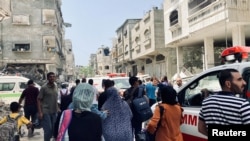 Palestinians evacuate Kamal Adwan hospital following an Israeli strike, amid the ongoing conflict between Israel and the Palestinian Islamist group Hamas, in Beit Lahia in the northern Gaza Strip, May 21, 2024.
