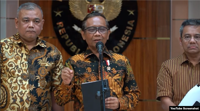 Menko Polhukam Mahfud MD saat menggelar konferensi pers bersama pejabat Kementerian Keuangan di Jakarta, Jumat (10/3/2023).