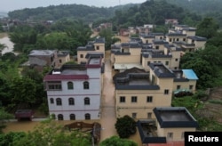 中国广东省清远市遭洪水袭击房屋被淹。（2024年4月22日）
