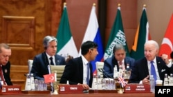 U.S. President Joe Biden (R) speaks with British Prime Minister Rishi Sunak (C) as U.S. Secretary of State Antony Blinken (2-L) and Turkish President Recep Tayyip Erdogan watch, during a session of the G20 summit in New Delhi, India, Sept. 9, 2023.