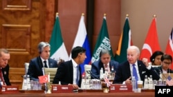 US President Joe Biden, right, speaks with British Prime Minister Rishi Sunak, center, as US Secretary of State Antony Blinken, second from left, and Turkish President Recep Tayyip Erdogan watch, at the G20 summit in New Delhi, India, Sept. 9, 2023.