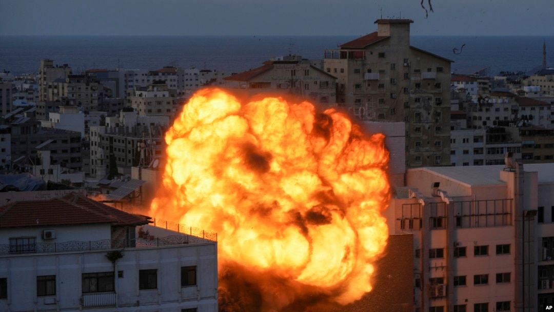 Israel-Gaza conflict: Israeli soldiers battle Hamas on second day