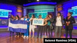 Nueve ex presas políticas nicaragüenses reciben premio por su activismo durante ceremonia en Washington D.C. (VOA/Salomé Ramírez)