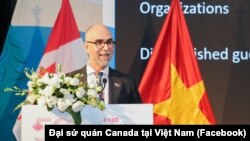 Đại sứ Canada tại Việt Nam, Shawn Steil, phát biểu trong lễ kỷ niệm 50 năm quan hệ ngoại giao Canada-Việt Nam vào ngày 24/8/2023.