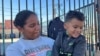 Madres en la frontera buscan un futuro para sus hijos en EEUU