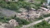 美聯社取得的無人機影片顯示烏克蘭東部的奧切雷蒂內村被俄羅斯軍隊炸平。 （2024年5月4日）
