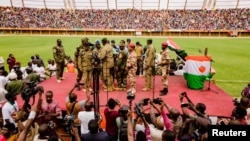 Au stade Seyni Kountché de Niamey, l’atmosphère était à la fête malgré la tension.