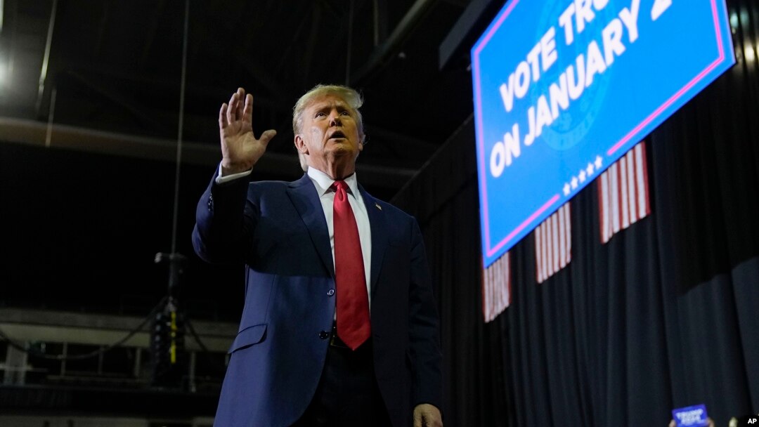 Kandidat za republikansku predsjedničku nominaciju Donald Tramp na mitingu u Nju Hempširu (Foto: AP/Matt Rourke)