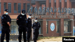 En 2021, l'OMS et les scientifiques chinois avaient jugé "hautement improbable" la piste d'un accident à l'institut de virologie de Wuhan.