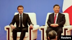 시진핑(오른쪽) 중국 국가주석과 에마뉘엘 마크롱 프랑스 대통령이 6일 베이징에서 양국 경제인 행사에 참석하고 있다. 