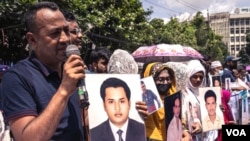 Carrying photos of relatives who have allegedly become victims of enforced disappearance, people take part in a silent rally in Dhaka, Bangladesh, on Aug. 30, 2022. (Photo by Abdur Rajjak for VOA)