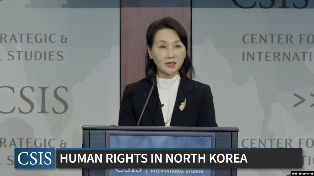 한국 외교부의 이신화 북한인권국제협력대사가 워싱턴의 민간 연구기관인 전략국제문제연구소(CSIS)가 20일 개최한 북한 인권 토론회에서 연설했다.