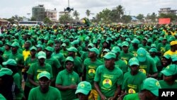 Wafuasi wa Chama tawala cha CCM walipokusanyika katika uwanja wa Kibanda Maiti huko Zamzibar.