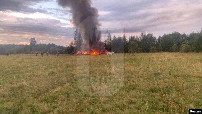 Rusya'nın Tver bölgesinde düşen uçağın enkazına ait olduğu iddia edilen görüntüler, Wagner'e yakın bir Telegram kanalında yayınlandı.
