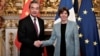 2023年2月15日中共中央外事委员会主任王毅在法国巴黎出席会议时与法国外交和欧洲事务部长卡特琳·科隆纳握手