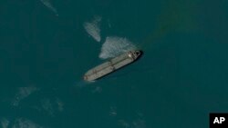 Citra satelit dari Planet Labs PBC ini menunjukkan kapal tanker minyak Niovi yang disita di lepas pantai Bandar Abbas, Iran, 6 Mei 2023.