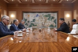 19일 평양을 방문한 세르게이 라브로프 러시아 외무장관이 김정은 북한 국무위원장과 회담했다. 사진 = 러시아 외무부 텔레그램 / AP.