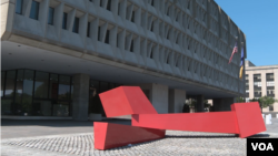 'Heroic Shorepoints I,' by sculptor James Rosati, at the Hubert H. Humphrey Federal Building in Washington, was installed in 1977.