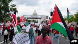 Manifestantes propalestinos protestan cerca del Capitolio de Estados Unidos antes de que el primer ministro israelí, Benjamin Netanyahu, se dirija a una reunión conjunta del Congreso el 24 de julio de 2024 en Washington.